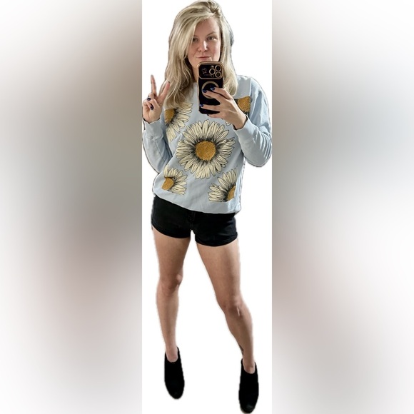 O'Neill Light Blue Sweater with Sunflower Design Small - Picture 7 of 7